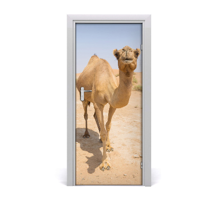 Nalepka na vratih Kamel v puščavi