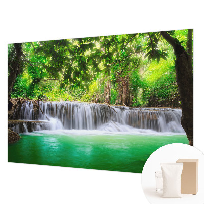 Fototapeta za spalnico z motivom gozdnega slapa
