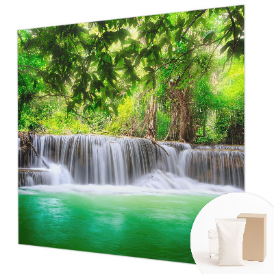 Fototapeta za spalnico z motivom gozdnega slapa