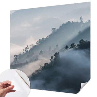 Samolepilna fototapeta za spalnico z motivom meglenega pokrajinskega prizora