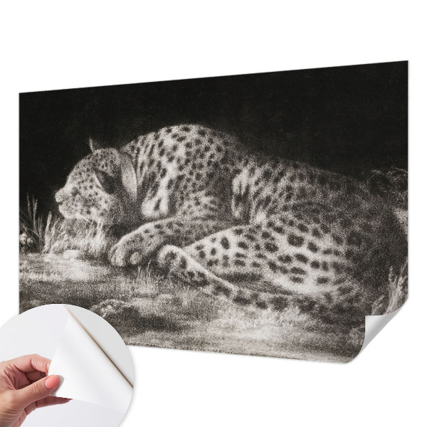 Samolepilna fototapeta za dnevno sobo z motivom leoparda, počivajočega v naravni barvni paleti