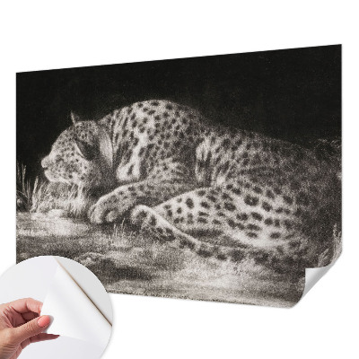 Samolepilna fototapeta za dnevno sobo z motivom leoparda, počivajočega v naravni barvni paleti
