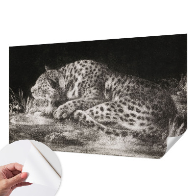 Samolepilna fototapeta za dnevno sobo z motivom leoparda, počivajočega v naravni barvni paleti