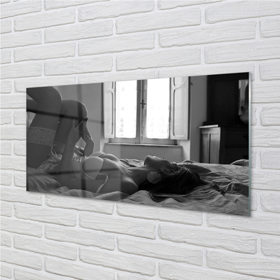 Slika na akrilnem steklu Leži ženska na okencu