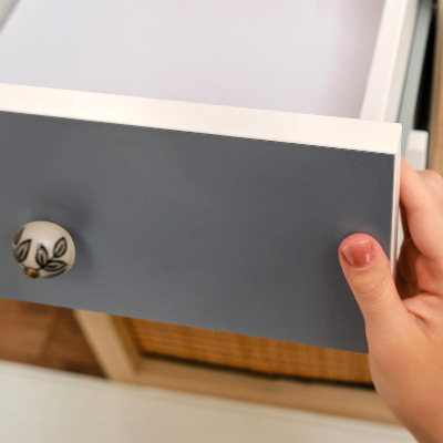 Samolepilna tapeta za pohištvo Hladno siva