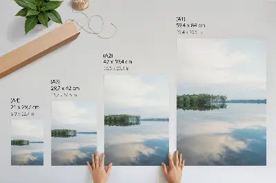 Plakat mirna voda z odsevom dreves in neba v naravi
