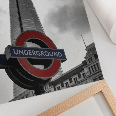 Umetniški tisk na platno minimalistična kompozicija motiva sodobnega nebotičnika za metro