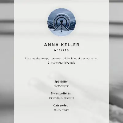 Plakat minimalističen motiv smuči v belih in sivih tonih s sencami