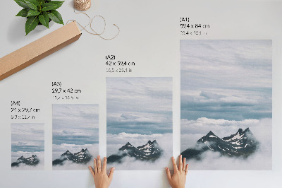 Premium stenski plakat Gorski vrhovi v megli, mir, eleganca