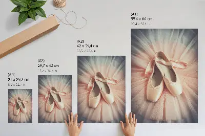 Eleganten plakat za dnevno sobo balerinka na roza tilastem krilu v duhu harmonije in elegance