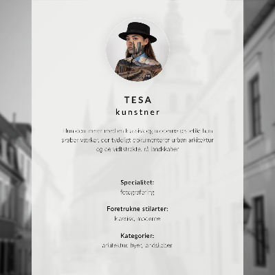 Umetniški tisk na platno Ozka ulica s katedralo v ozadju