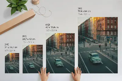 Stenski plakat stanovanjske hiše z retro avtomobilom ob sončnem zahodu