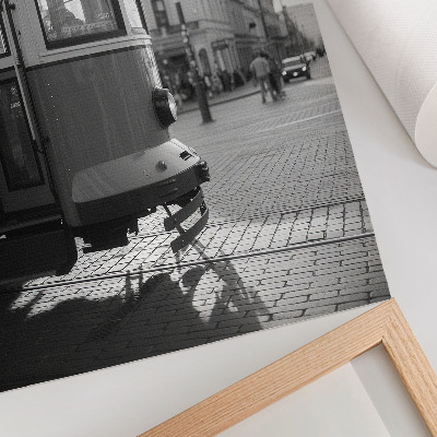 Premium stenski plakat Črno-beli tramvaj v središču mesta