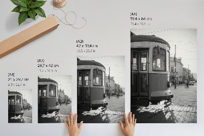 Premium stenski plakat Črno-beli tramvaj v središču mesta