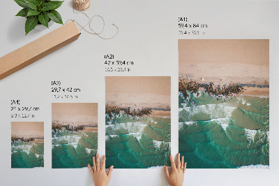 Plakat Pogled od zgoraj na valove in pesek na plaži