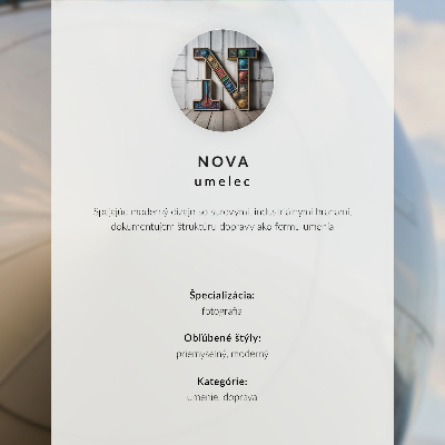 Premium stenski plakat Bližnji posnetek elegantnega letala s kovinskimi detajli