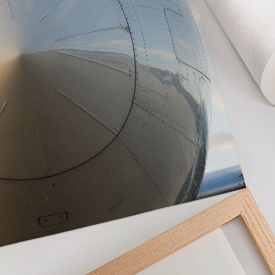 Premium stenski plakat Bližnji posnetek elegantnega letala s kovinskimi detajli