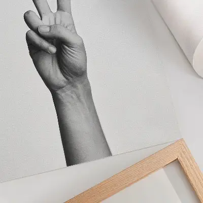 Eleganten plakat za dnevno sobo črno-bela gesta miru v minimalističnem elegantnem slogu