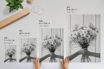 Eleganten plakat za dnevno sobo z motivom nežnega minimalističnega cvetja za eleganco in subtilnost