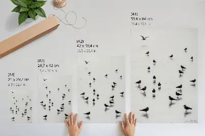 Umetniški tisk na platno ptice nad vodo s subtilnimi odsevi v minimalističnem slogu