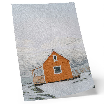 Plakat Minimalističen okvir oranžne hiše z zasneženimi gorami