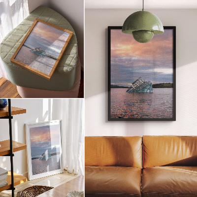 Premium stenski plakat Steklena struktura v vodi pod nebom