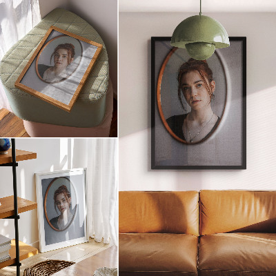 Premium stenski plakat Ženska v ogledalu, tople barve, izraz miru