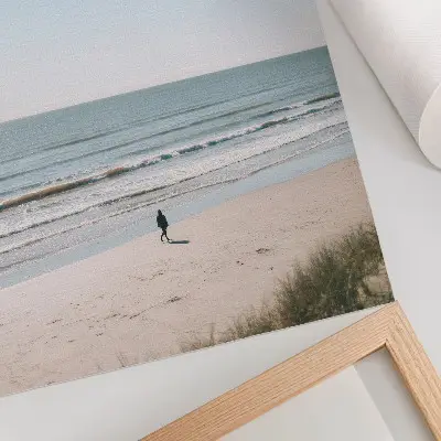 Umetniški tisk na platno plaža s mirnim morjem in modrim nebom v minimalističnem slogu za harmonijo