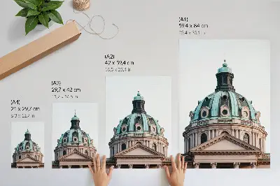 Eleganten plakat za dnevno sobo z impresivnimi podrobnostmi kupole klasične arhitekture
