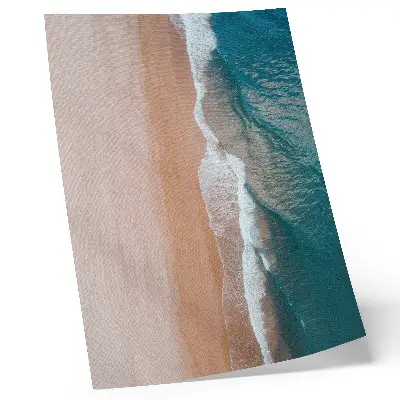 Minimalistični plakat z motivom oceanskih valov in plaže eleganten dodatek za dnevno sobo