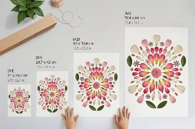 Plakat cvetlična mandala s simetričnim motivom v roza, krem in zeleni barvi