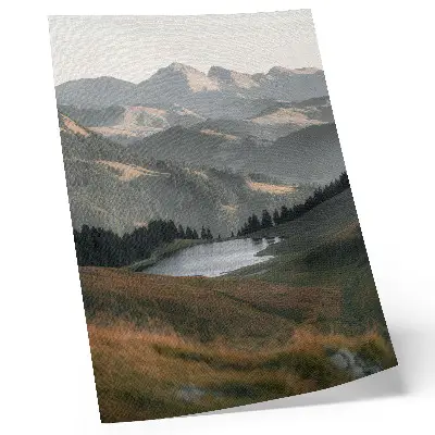 Plakat Hribi, jezero in gorsko ozadje elegantna dekoracija za dnevno sobo