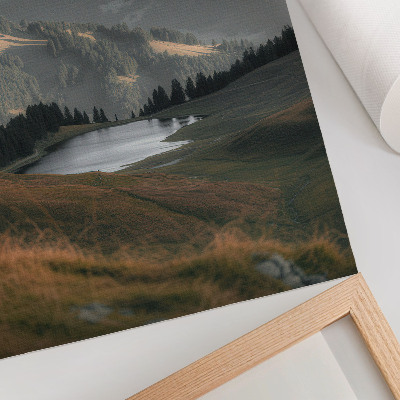 Eleganten plakat za dnevno sobo Hribi, jezero in gorsko ozadje v harmoniji