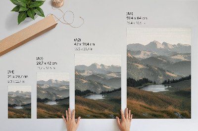 Eleganten plakat za dnevno sobo Hribi, jezero in gorsko ozadje v harmoniji