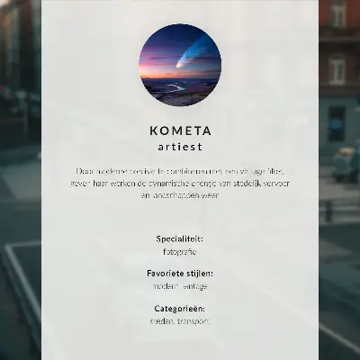 Umetniški tisk na platno klasični avtomobili pred pastelnimi stavbami v retro slogu