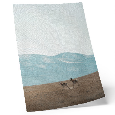 Eleganten plakat za dnevno sobo Antilope v ozadju gora, miren prostor