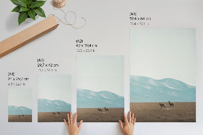 Eleganten plakat za dnevno sobo Antilope v ozadju gora, miren prostor