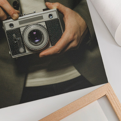 Umetniški tisk na platno Retro fotoaparat roke v elegantnem retro slogu