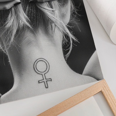 Premium stenski plakat Črno-bela eleganca, minimalizem, simbol ženstvenosti