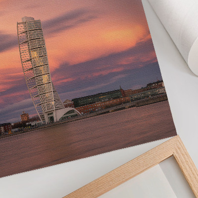 Premium stenski plakat Sodoben stolp pastelno nebo sončni zahod