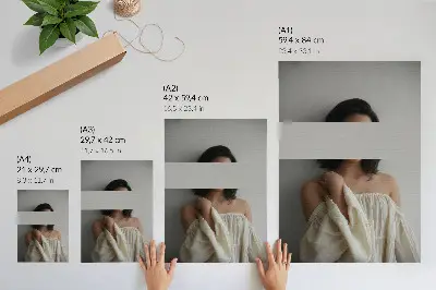 Stenski plakat minimalistična kompozicija v beli in bež barvi