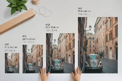 Premium stenski plakat ulica z avtomobilom in klasično arhitekturo