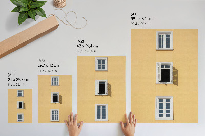 Premium stenski plakat Rumena fasada, tri okna, simetrija, preprostost