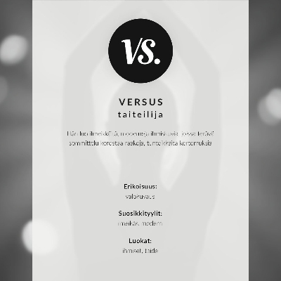Plakat Figura z oranžno masko v belih oblačilih