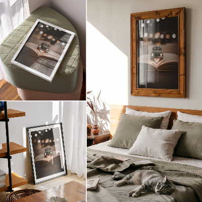 Premium stenski plakat Miniaturni avtomobilček na knjigi s čarobnimi lučkami