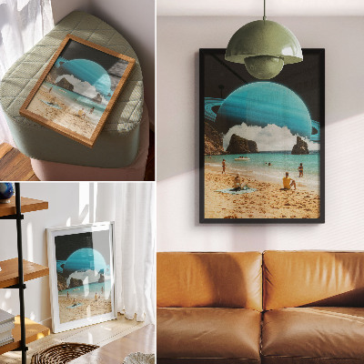 Eleganten plakat za dnevno sobo Plaža s planetom nad vodo na sončen dan