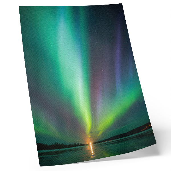 Eleganten plakat za dnevno sobo Aurora Borealis nad nočno pokrajino, polno zvezd