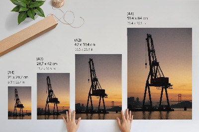 Eleganten plakat za dnevno sobo Silhueta industrijskega žerjava na mostu za sončni zahod