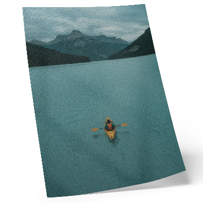 Eleganten plakat za dnevno sobo Turkizno jezero, kajakaš, gore, mirna harmonija