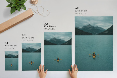 Eleganten plakat za dnevno sobo Turkizno jezero, kajakaš, gore, mirna harmonija